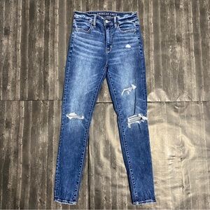 AMERICAN EAGLE SUPER HI RISE DENIM JEGGING DISTRESSED CASUAL BASIC NORMCORE
